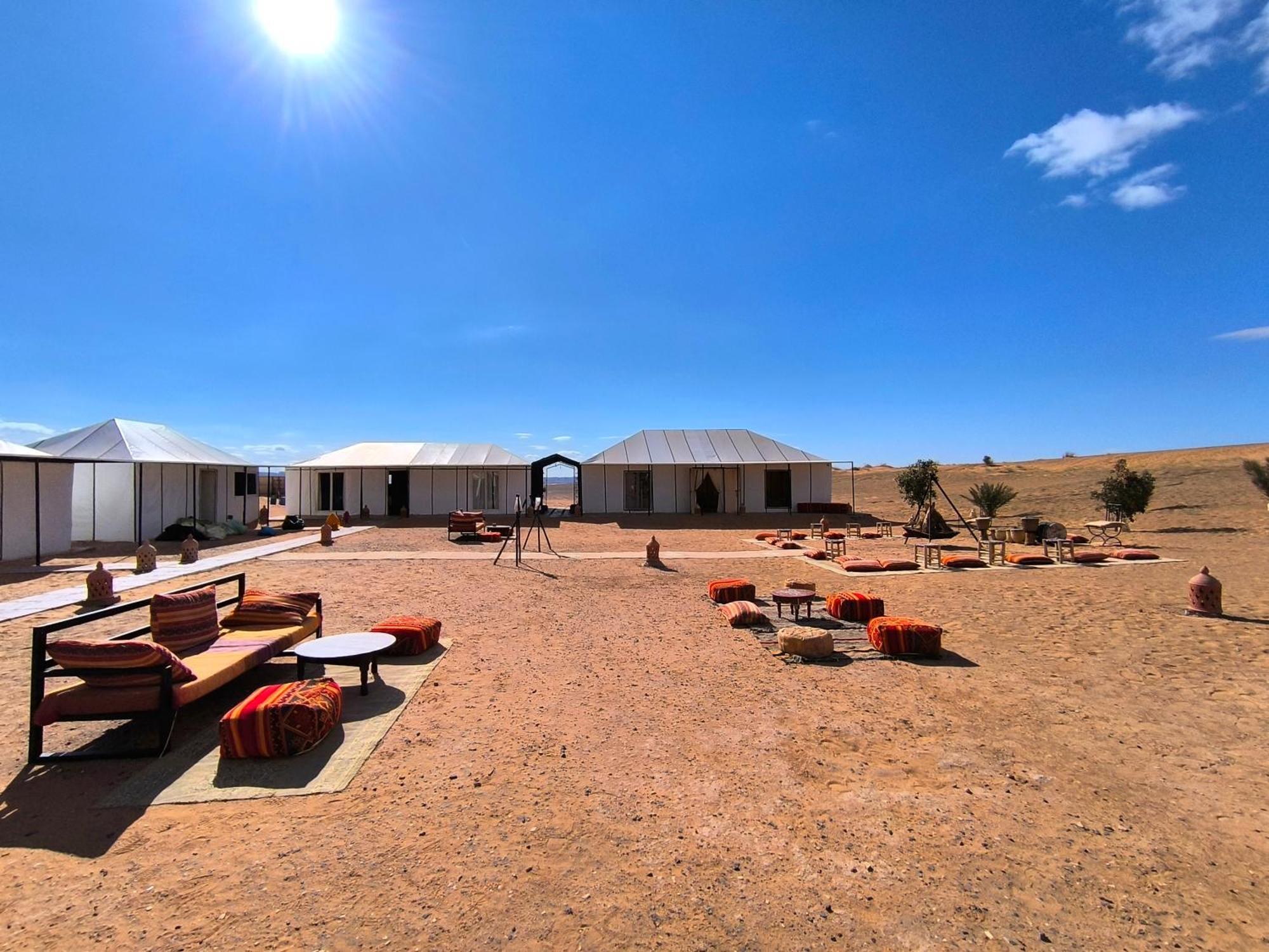 Luxury Bega Camp Hotel Merzouga Bagian luar foto
