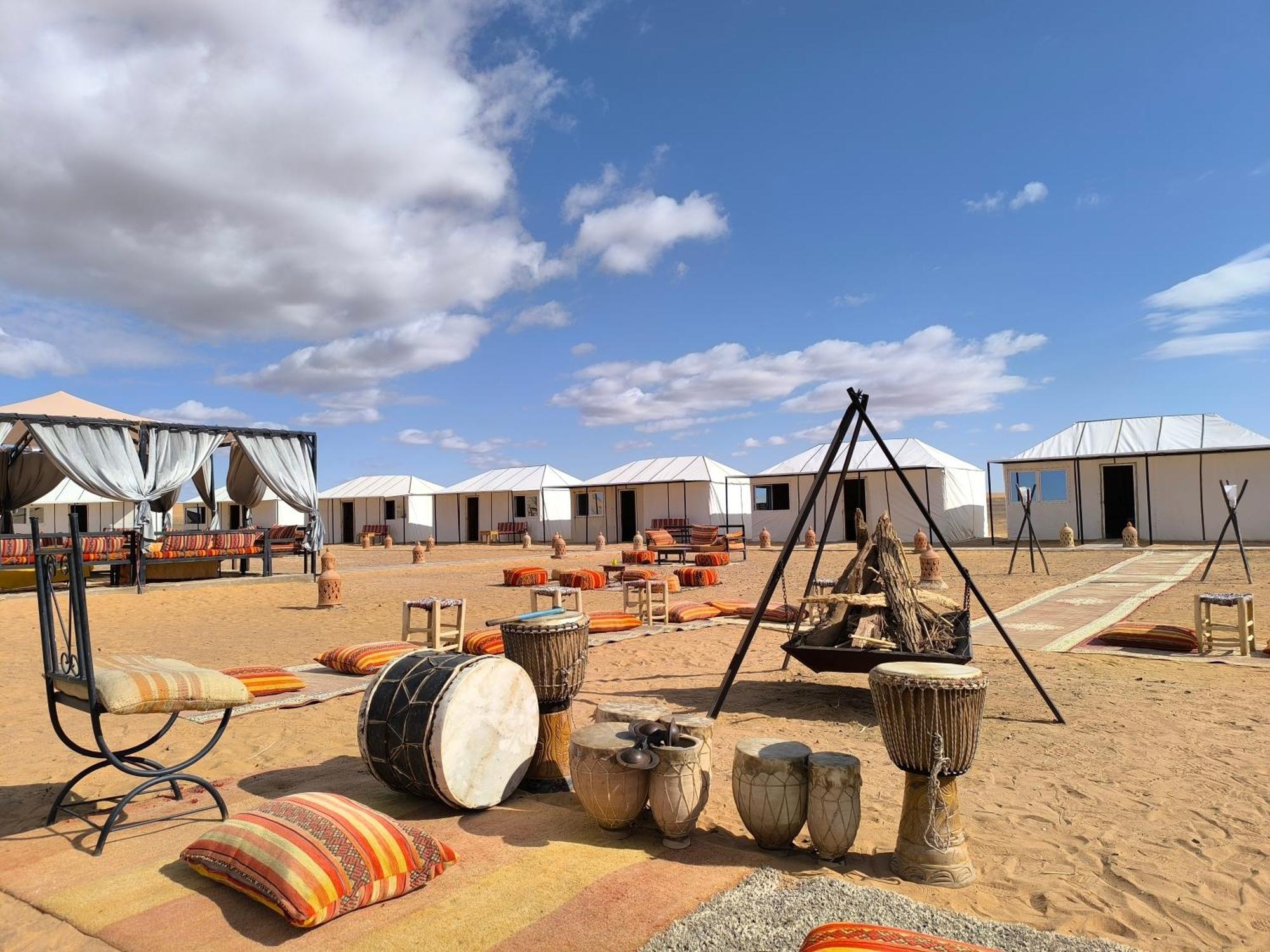 Luxury Bega Camp Hotel Merzouga Bagian luar foto
