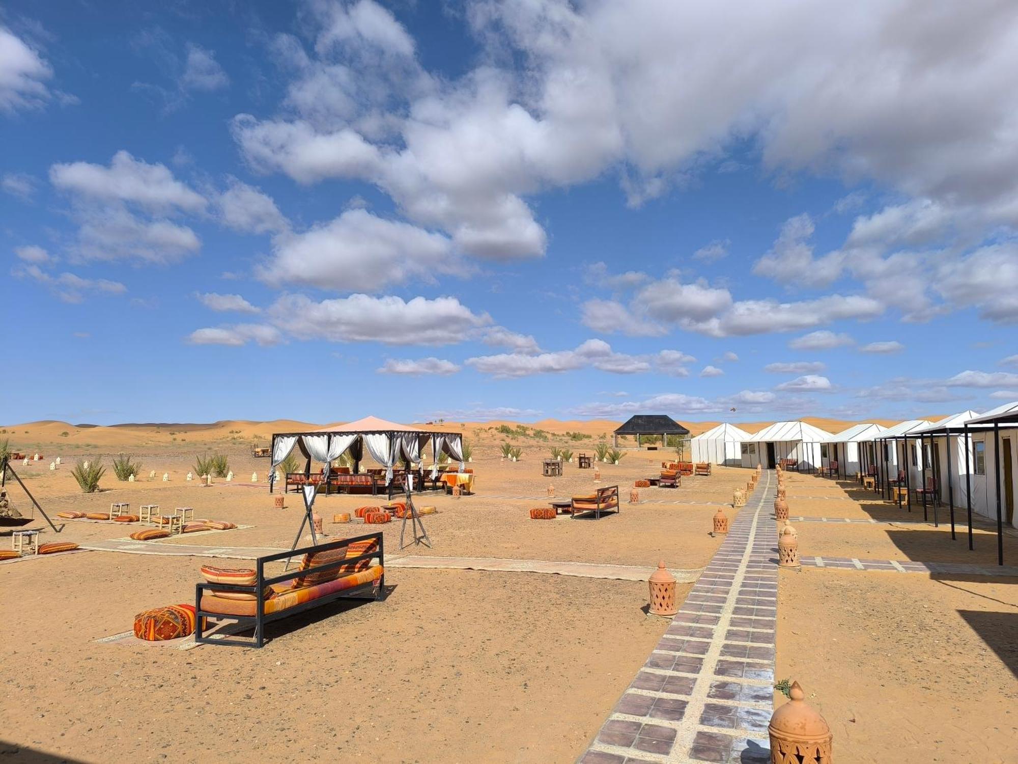 Luxury Bega Camp Hotel Merzouga Bagian luar foto