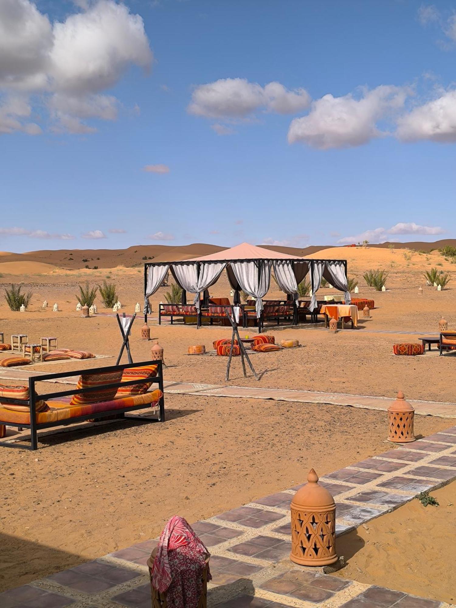 Luxury Bega Camp Hotel Merzouga Bagian luar foto