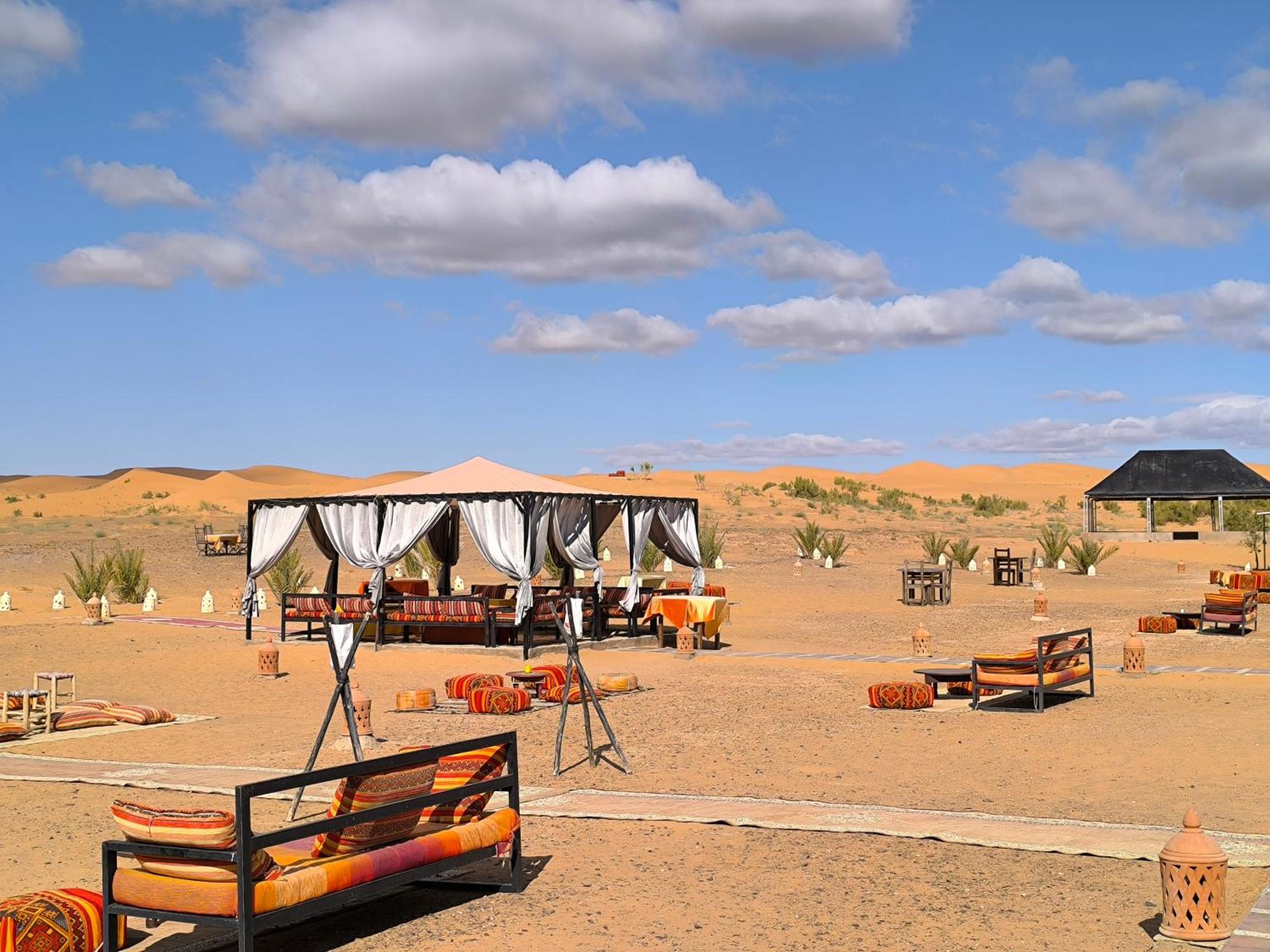 Luxury Bega Camp Hotel Merzouga Bagian luar foto