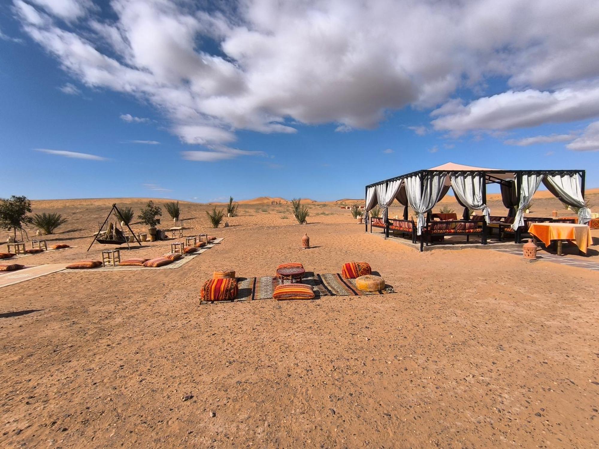 Luxury Bega Camp Hotel Merzouga Bagian luar foto